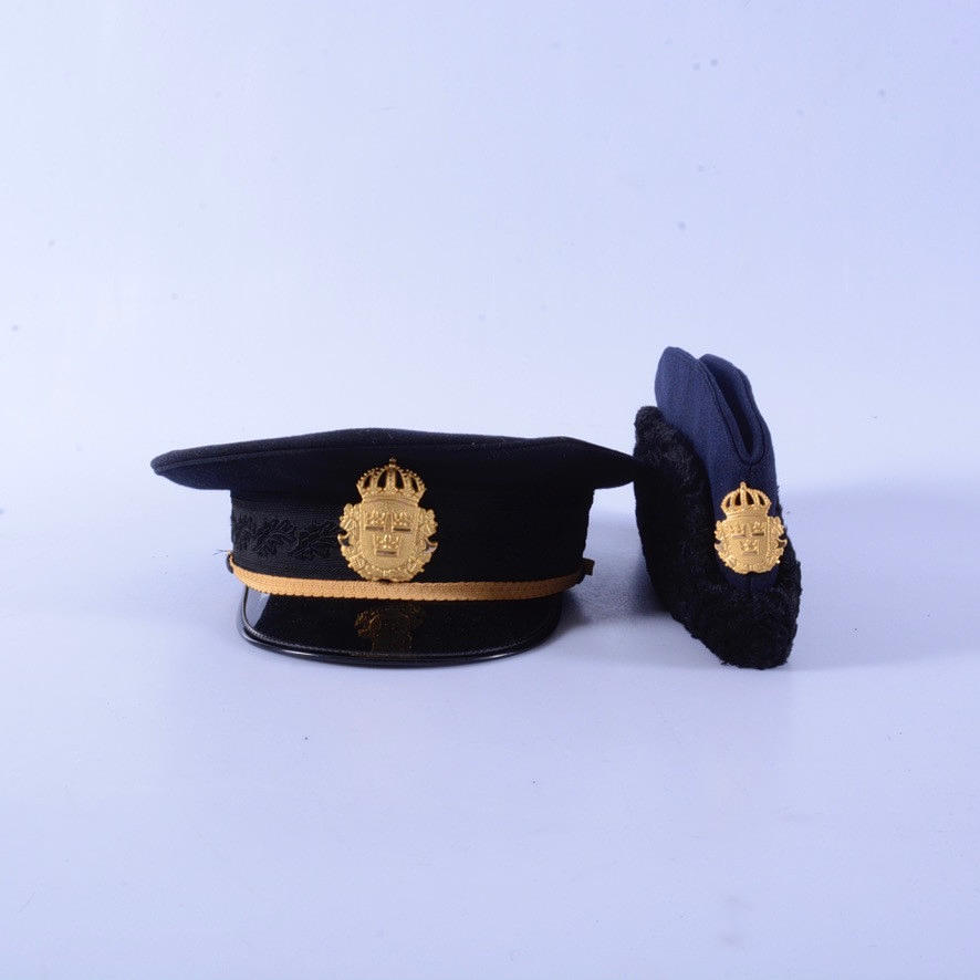 POLIZEI-SCHIRMMÜTZE UND WINTERMÜTZE, 2-tlg.