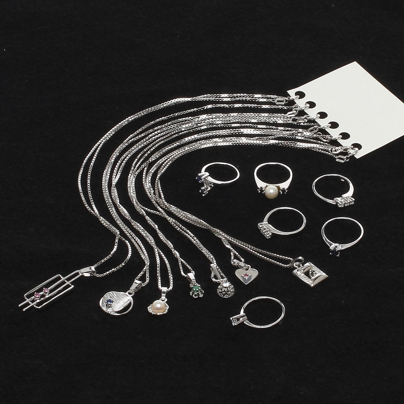 SMYCKEN, 13 delar, silver med slipade stenar samt odlade pärlor, 1900-talets andra hälft.