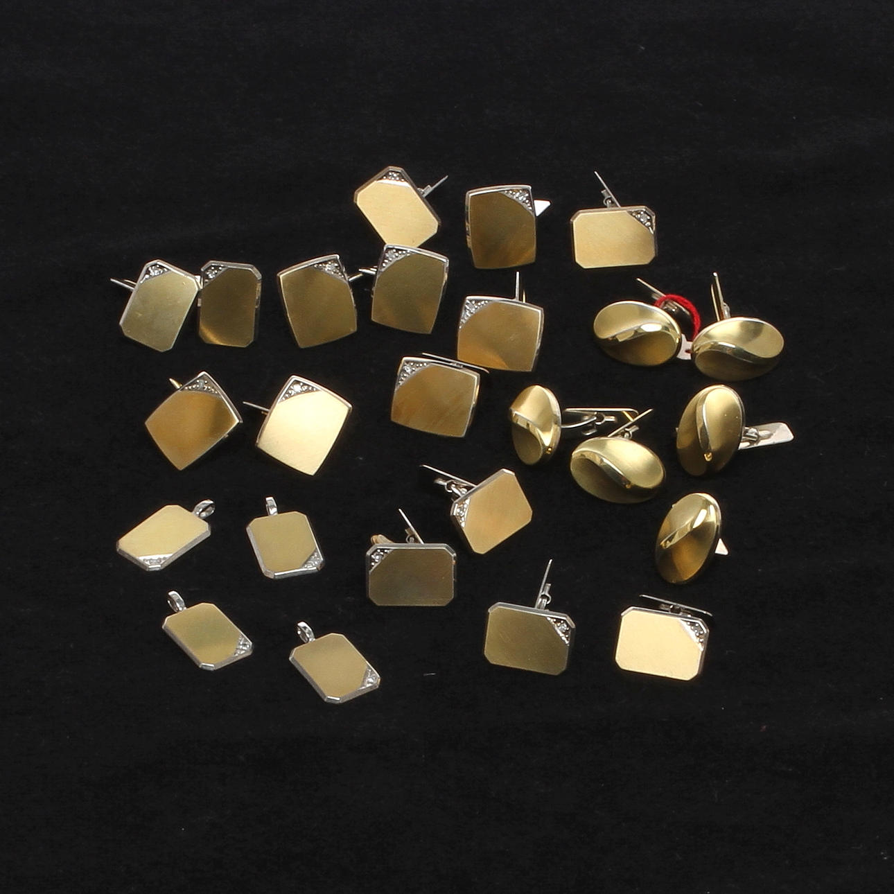 MANSCHETTKNAPPAR 9 par samt HÄNGEN 4 st, silver, delvist förgyllt med diamanter, svensk import, 1900-talets andra hälft.