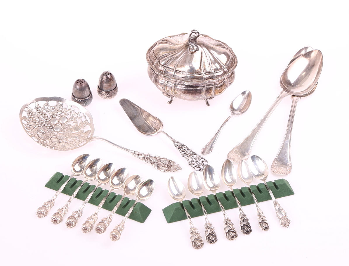 SILVERFÖREMÅL, 20 delar, vikt = 640 gram.