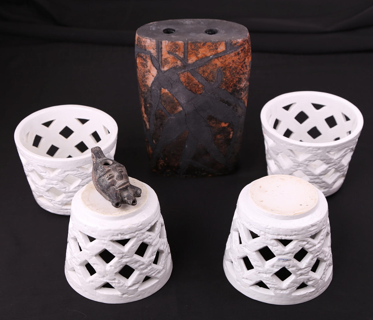 KERAMIKFÖREMÅL, 6 delar.