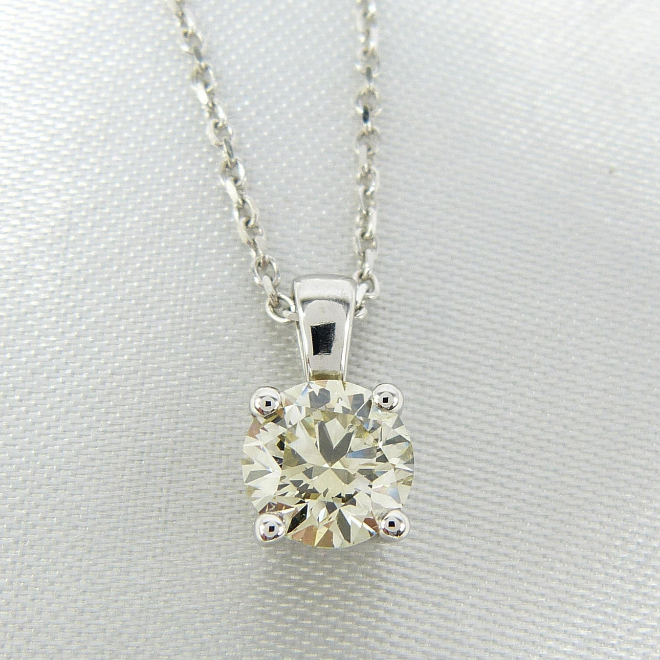 1.09ct SOLITAIRE DIAMOND necklace.