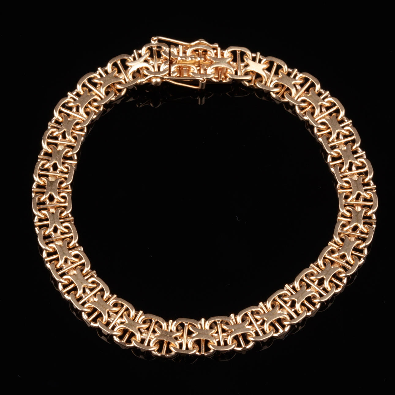 ARMBAND, x-länk med stav, 18k guld, Nils-Olofs Guldsmedja, Stockholm, 1960, vikt ca 15,28 gram.