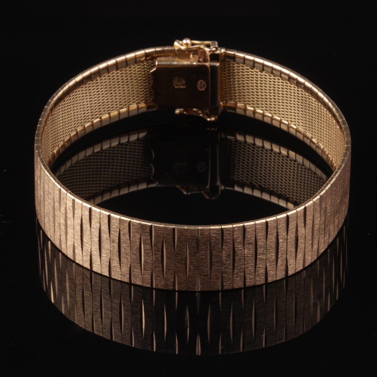 ARMBAND, 18k guld, vikt ca 42,3 gram.