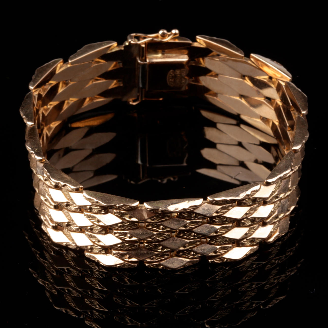 ARMBAND, länk, 18k guld, vikt ca 39,6 gram.