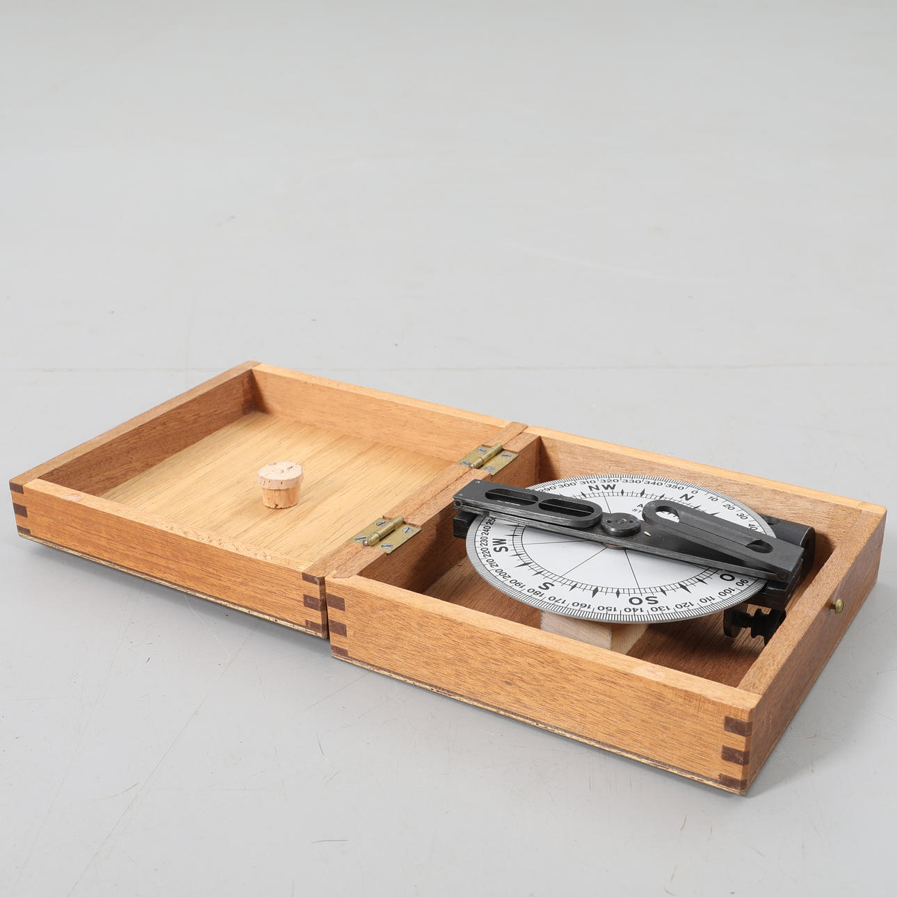 COMPASS DISC, Pelorus Compass Corrector, AB Lyth, Stockholm.