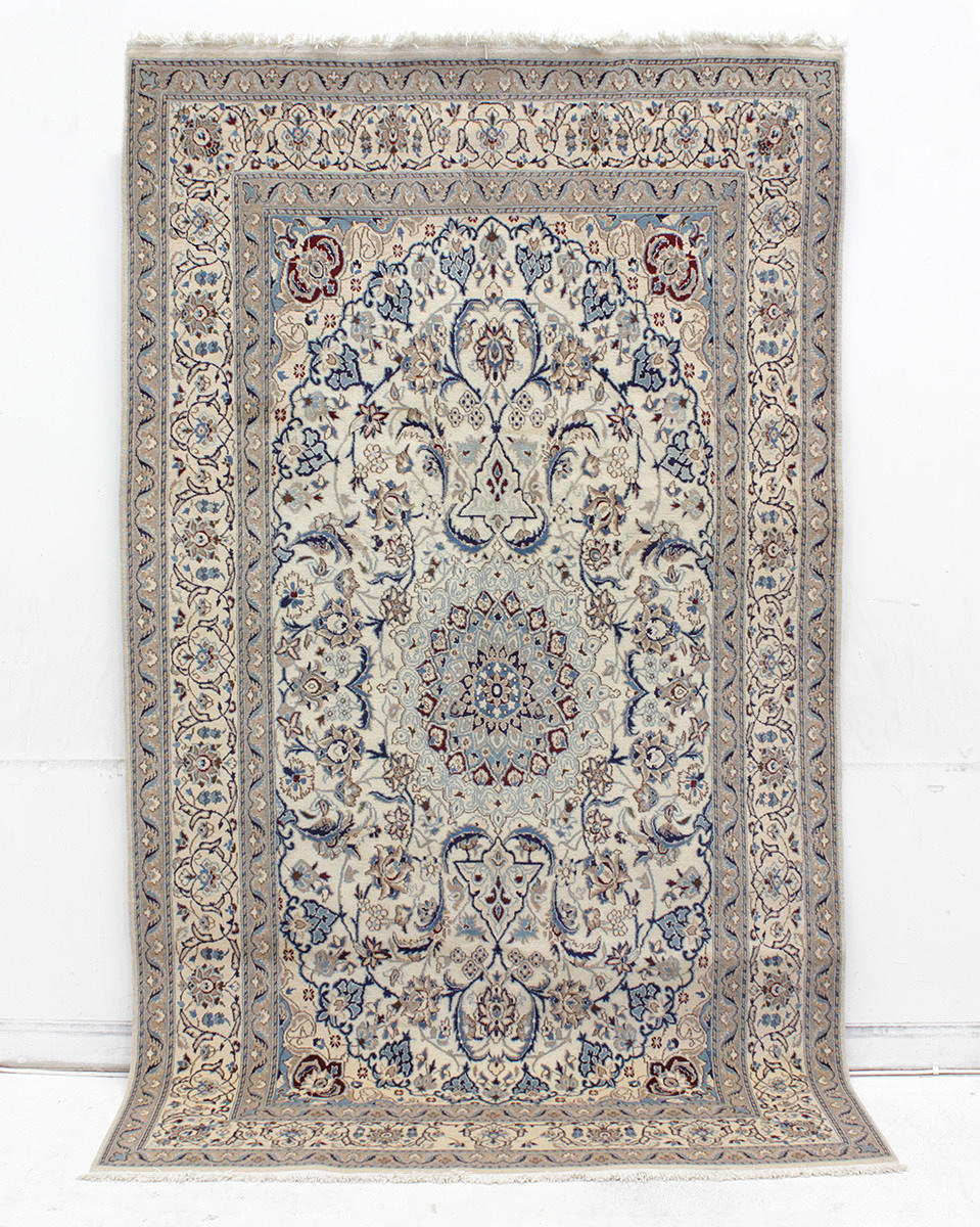 MATTA, Orientalisk, Nain med silkesinslag, 276 x 162 cm.