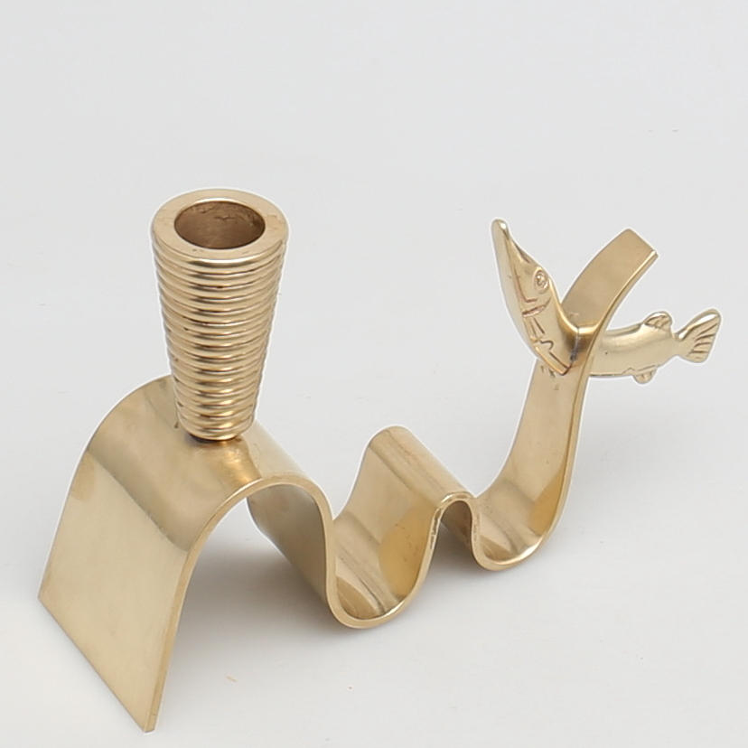 CARL EINAR BORGSTRÖM. Ljusstake. Mässing. Dekor av gädda. Ystad Metall. 1930-tal.