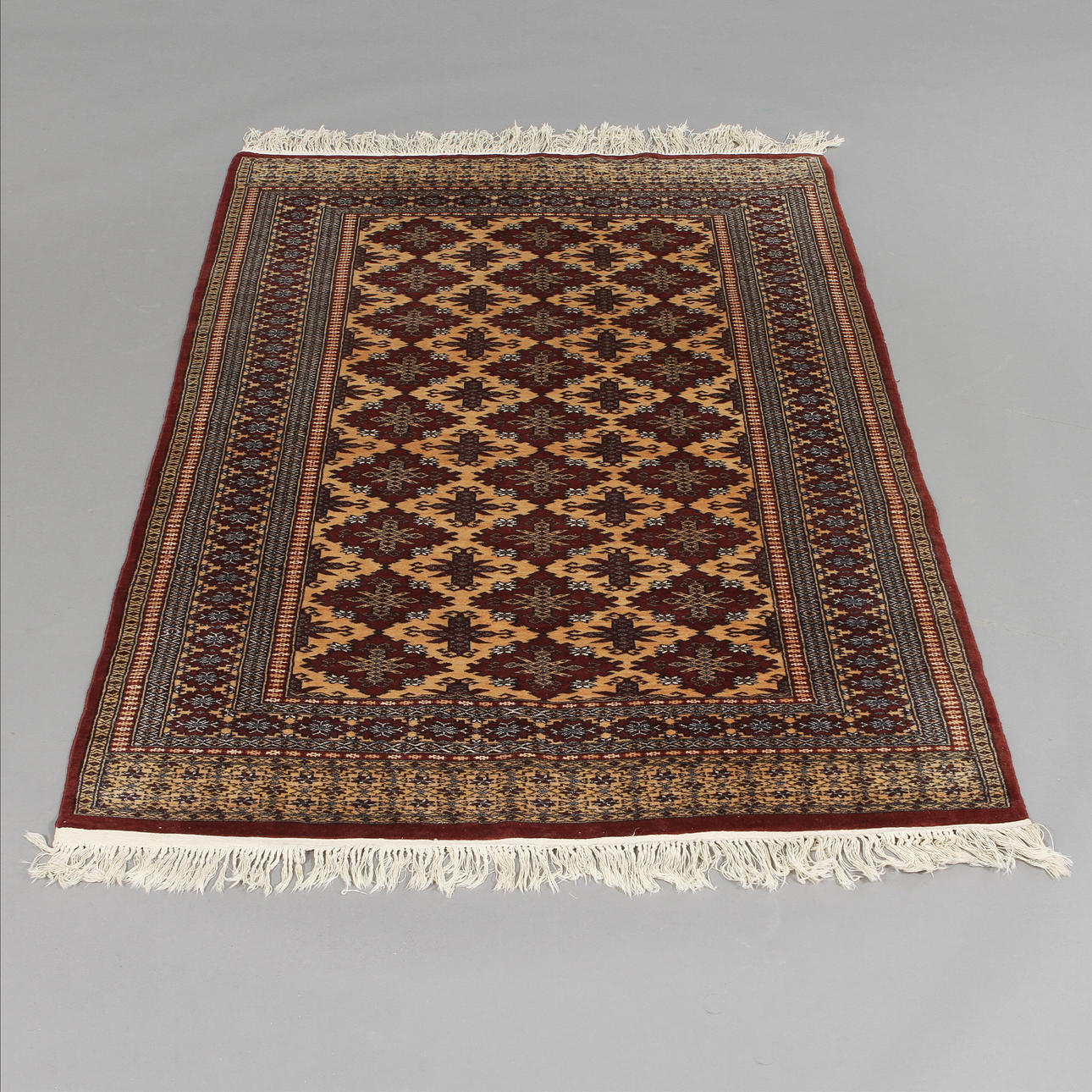 MATTA, orientalisk, troligen Pakistan, 211x138 cm.