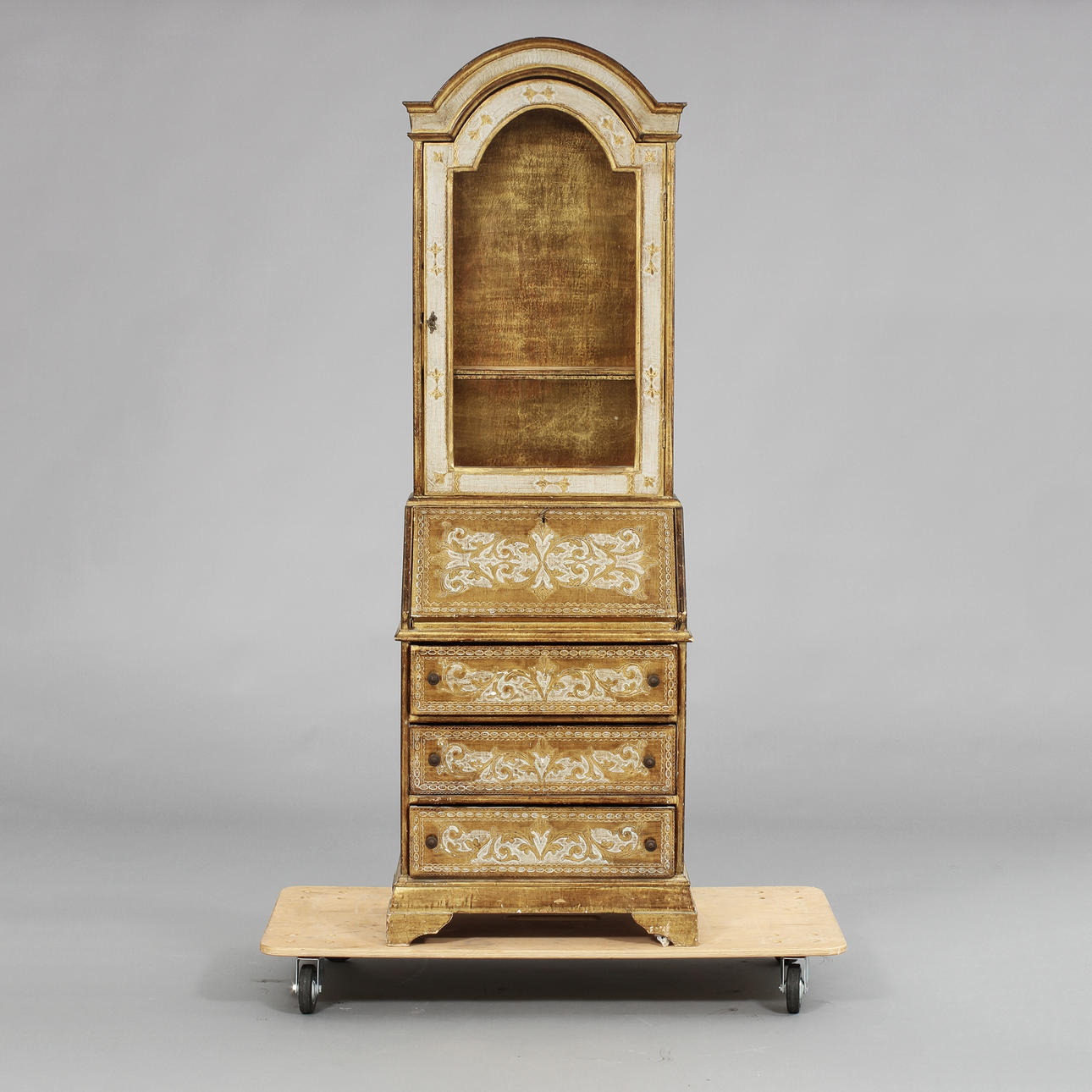 VITRINSKÅP, Louis XVI-stil, 1900-tal.