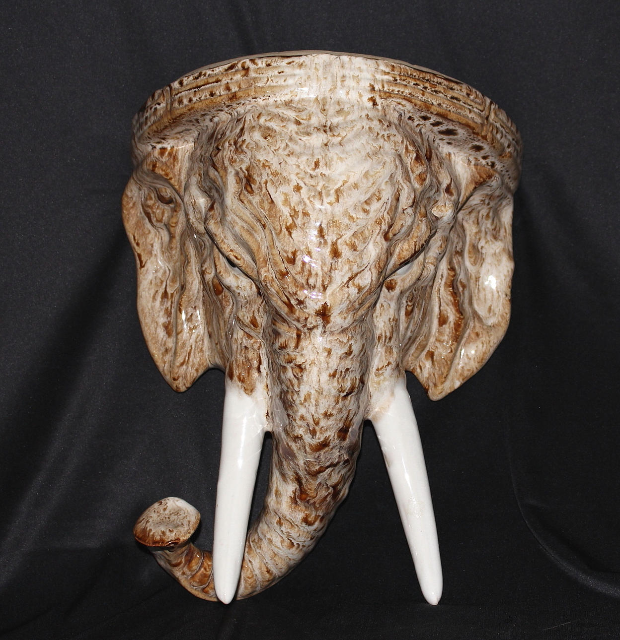 VÄGGAMPEL, stengods, elefant.