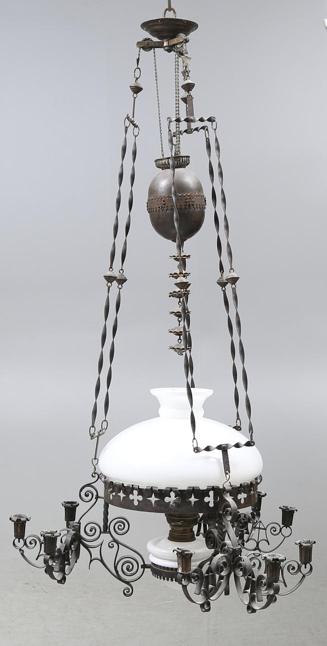 FOTOGENLAMPA, takmodell, smide, sent 1800-tal. Total längd ca. 125 cm.