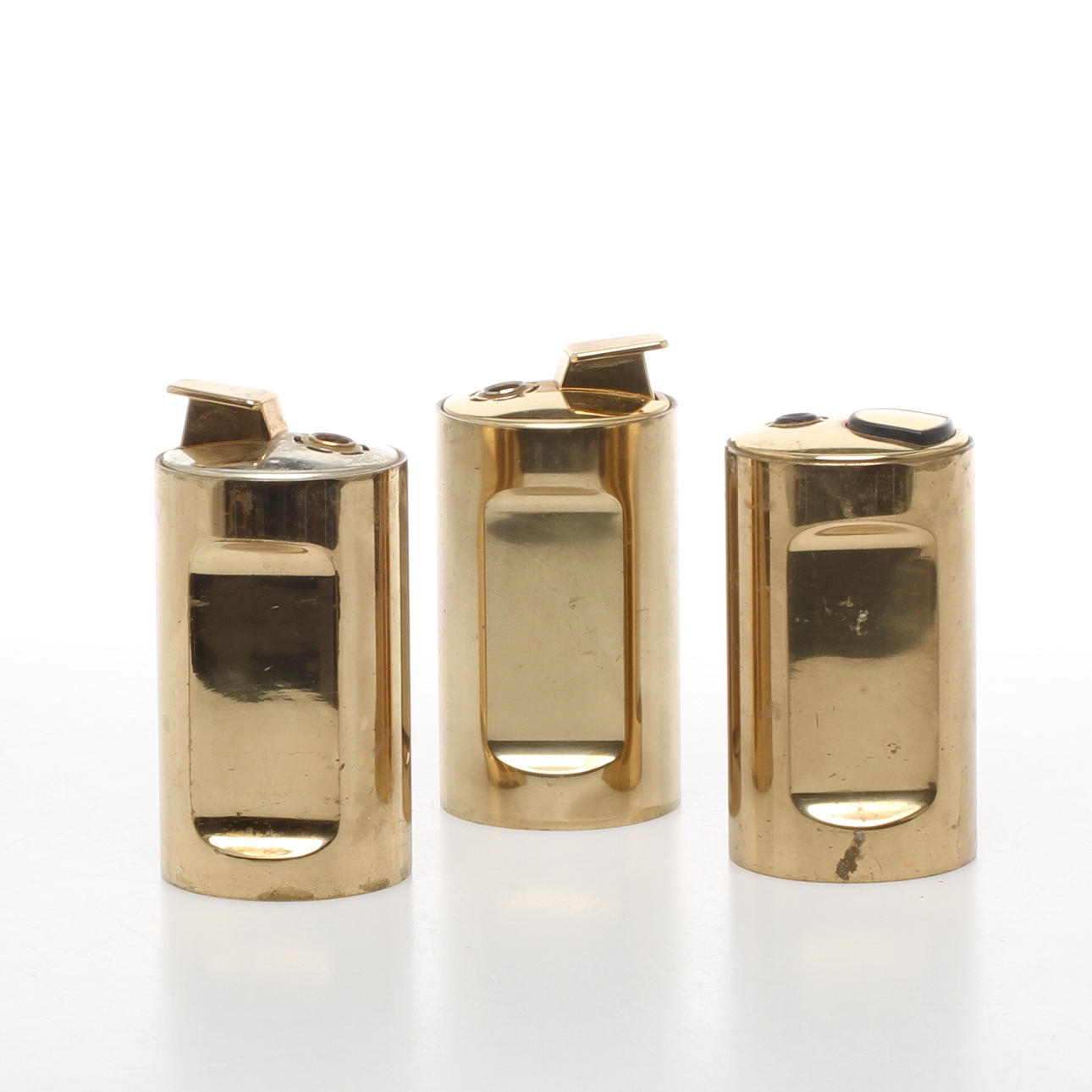 TÄNDARE, 2 + 1 st, mässing, Pierre Forsell, Nr 85, Skultuna, 1900-tal.