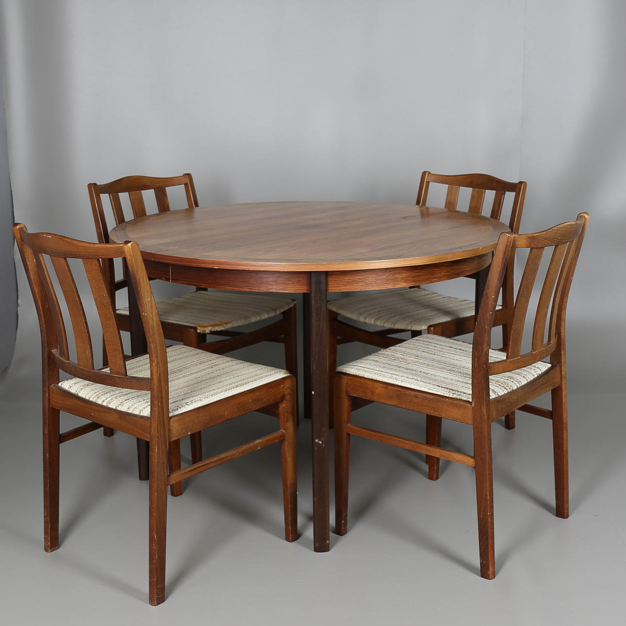 MATSALSMÖBLEMANG i lövträsfanér, 5 delar. 1950-tal.