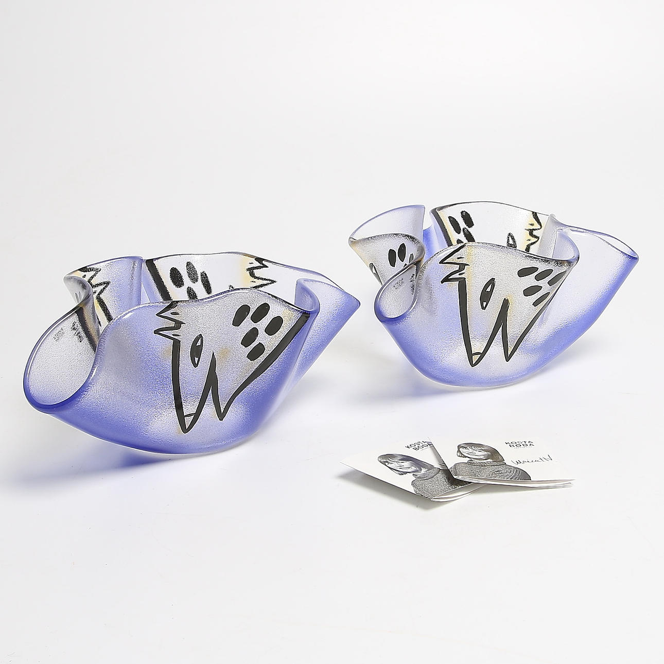SKÅLAR, 2 st, "Happy Going Blue", Ulrica Hydman Vallien.