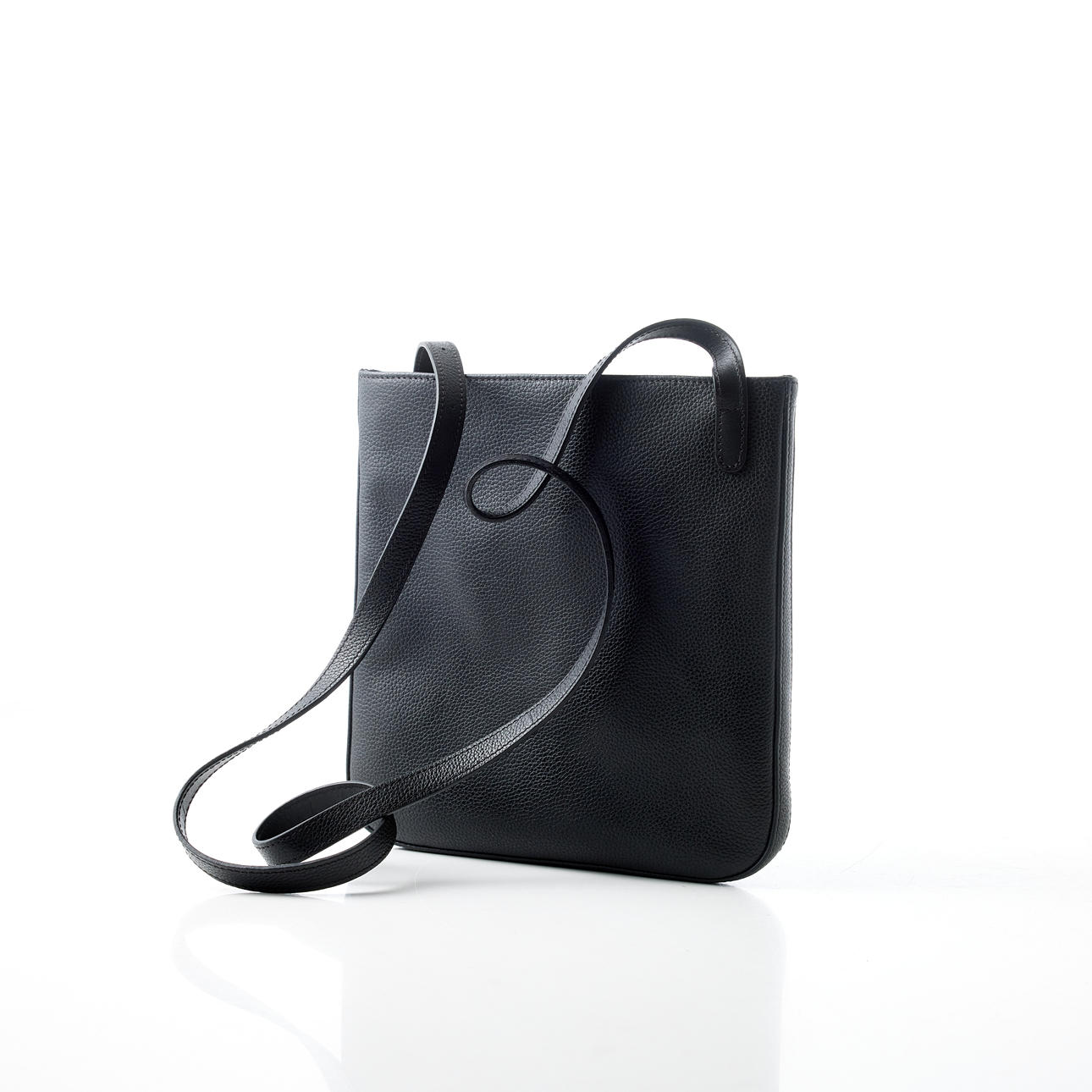 LONGCHAMP. bag, shoulder strap, pebble patterned leather, monogram in relief, interior lined with checkered Longchamp fabric, silver details.