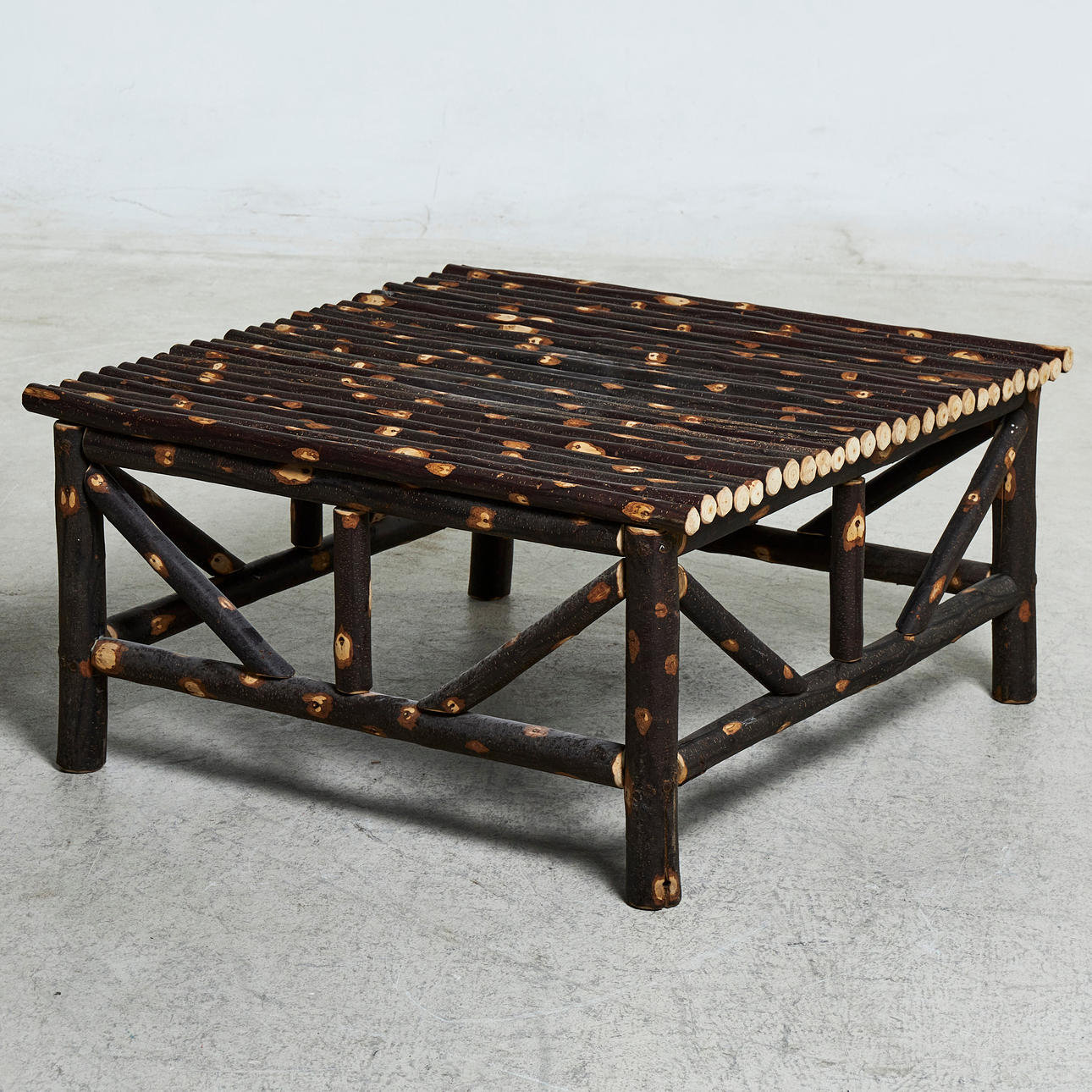 SOFFBORD, samtida, stomme i naturträ.