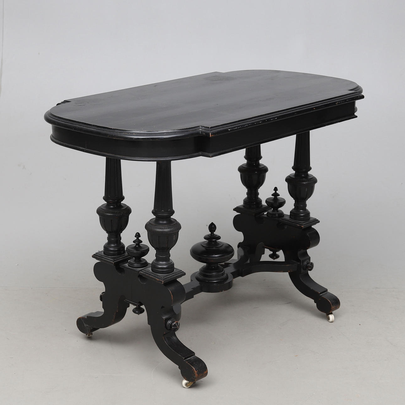 COUCHTISCH, Neo-Renaissance, 18/1900.