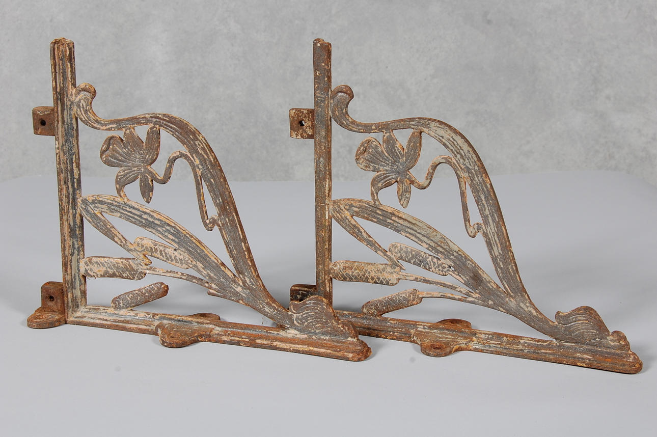 KONSOLER,1 par, Jugend, gjutjärn.