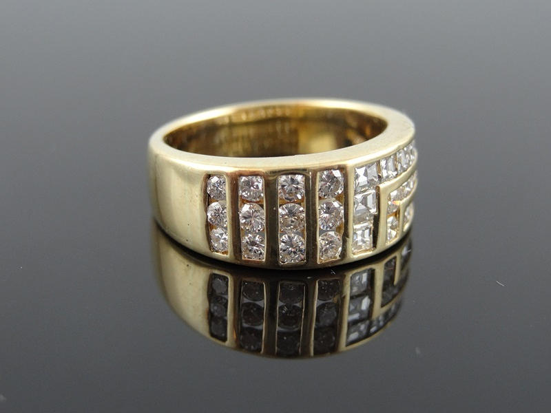 KVINNORS Asschercut Design Diamondring 1,00cts 18k guld.
