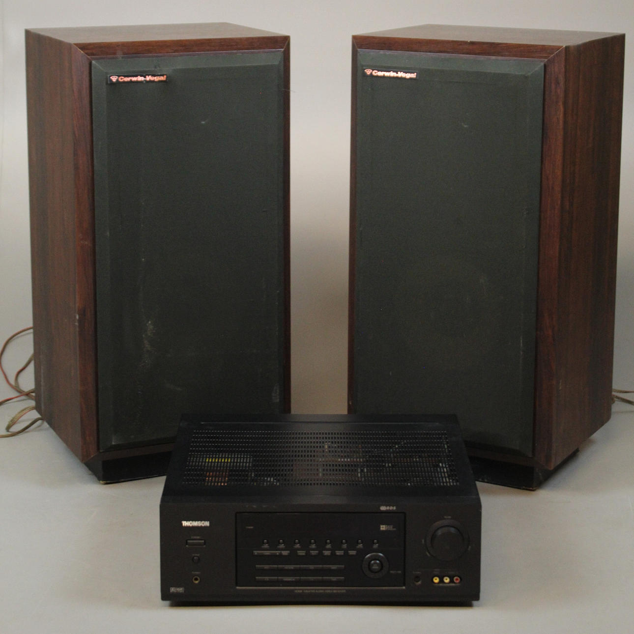 VAHVISTIN, "Thomson" ja kaiuttimet, "Cerwin-Vega".