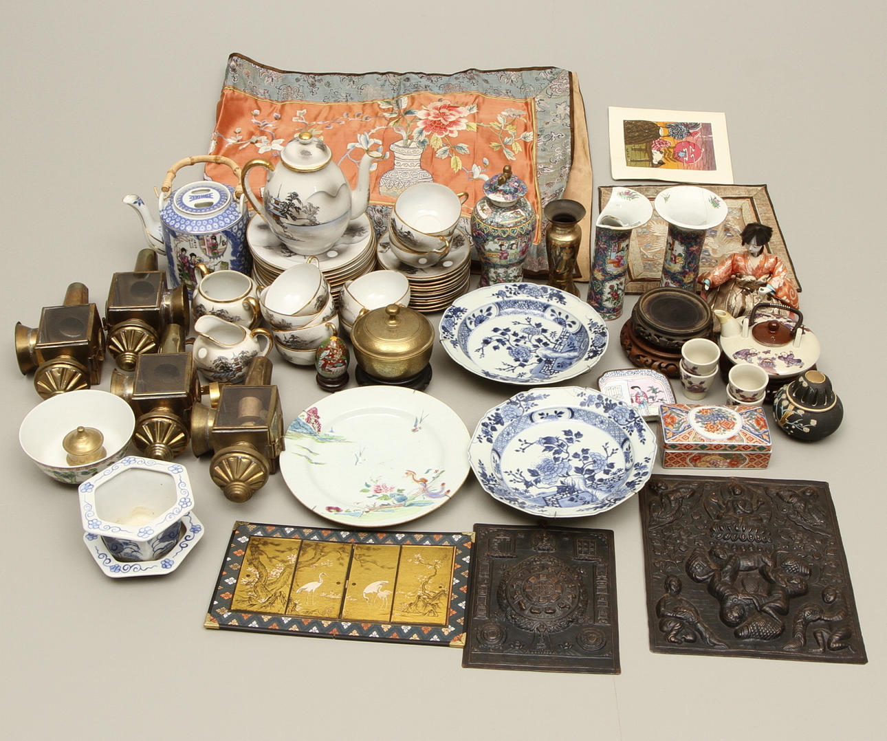 PARTI OSTINDISKA FÖREMÅL, ca 50 delar.