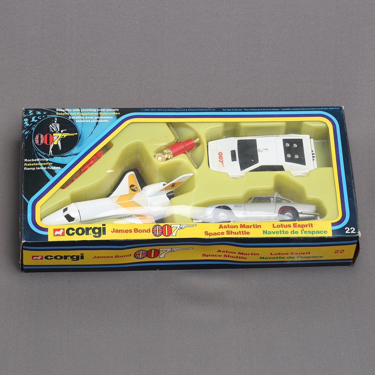 CORGI gift set 22 with James Bond, original packaging.