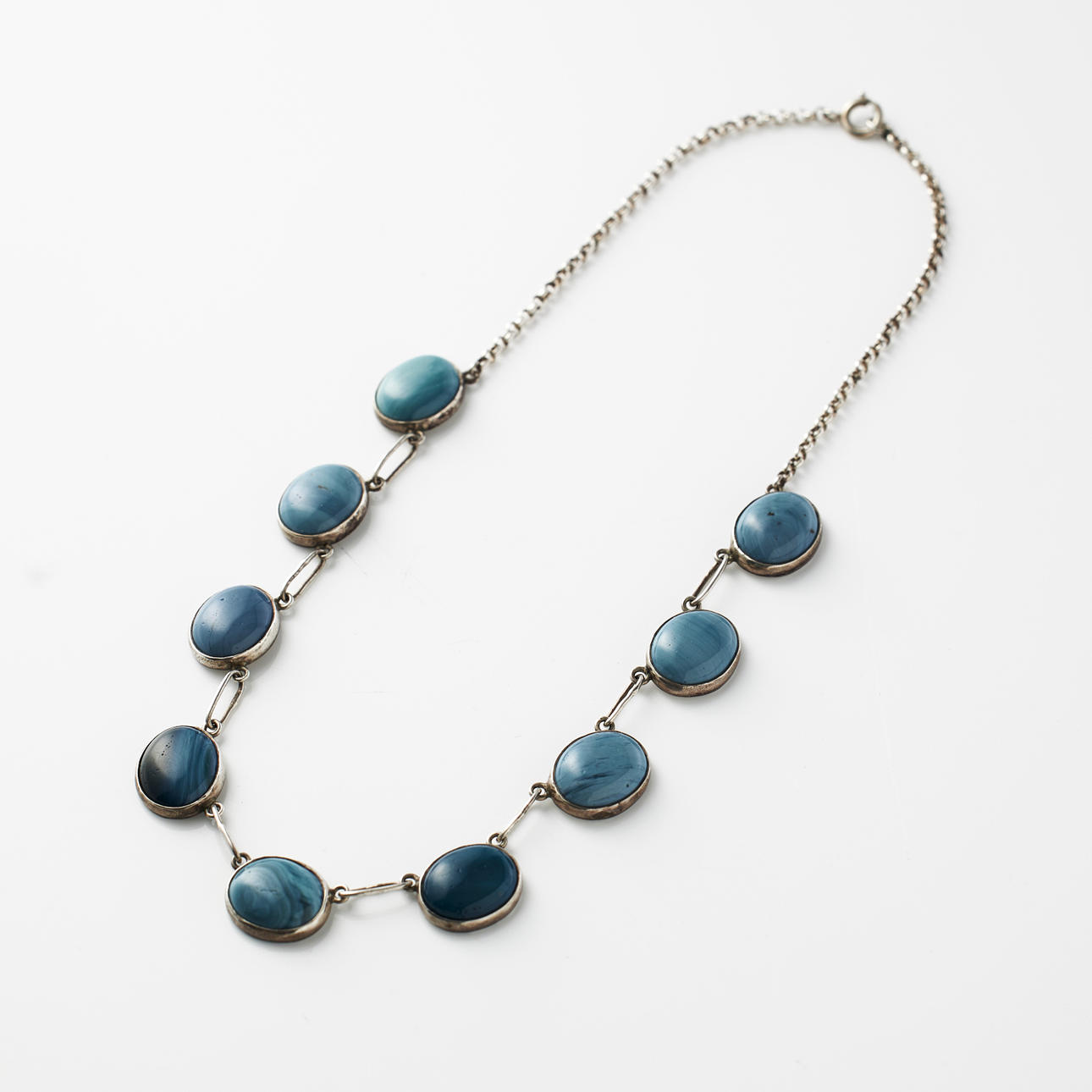 COLLIER, silver, 9 infattade slaggstenar, Guld & Silversmide, Anna-Greta Mossbäck, Lindesberg 1959.