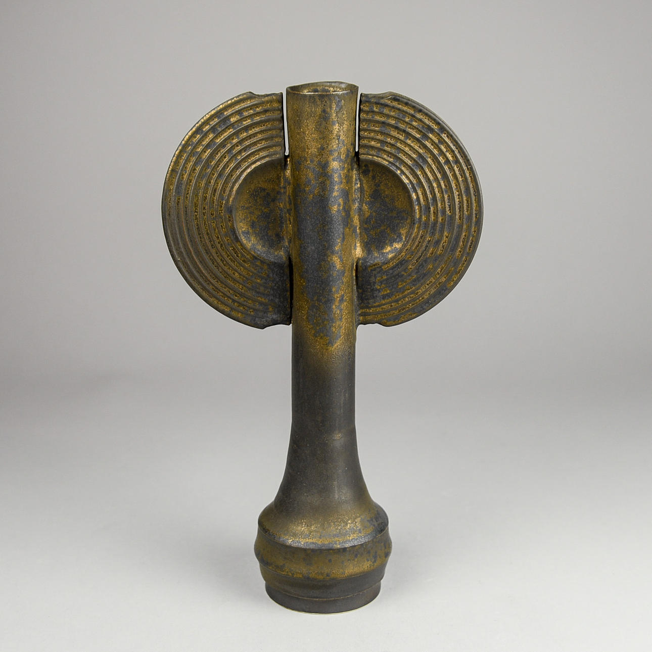 COLIN PEARSON. bevingad vas.