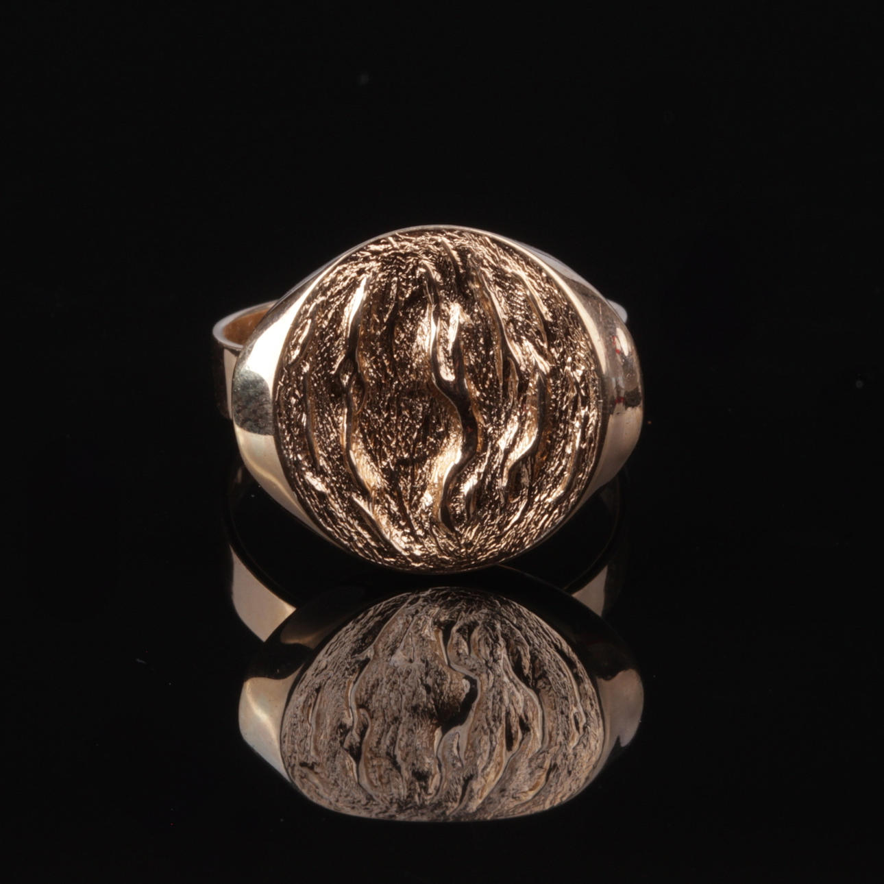 RING, 18k guld, Brofod Aktiebolaget, Falköping, 1972, vikt ca 4,55 gram.
