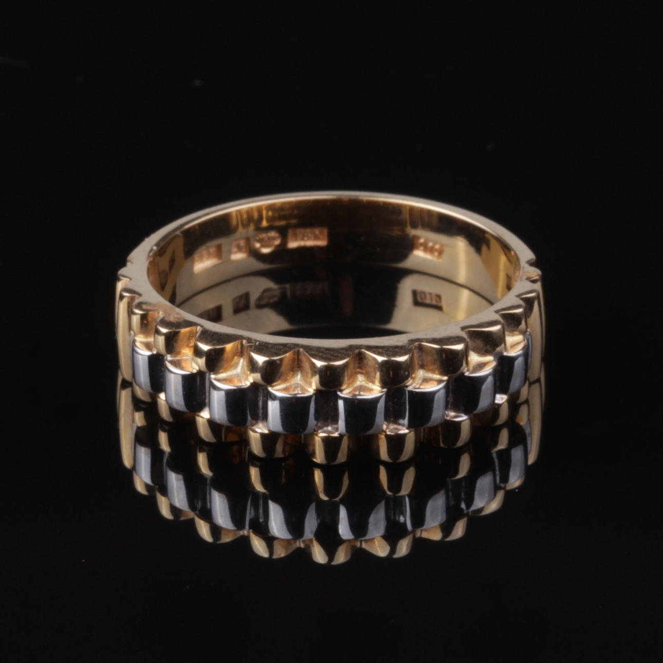 RING, 18k guld/vitguld, Bengt Hallberg Guldsmeds AB, Köping, 1990, vikt ca 6,39 gram.