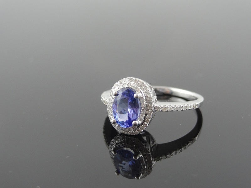 KVINNORS KATE Design tanzanit/diamantring 1,06cts.