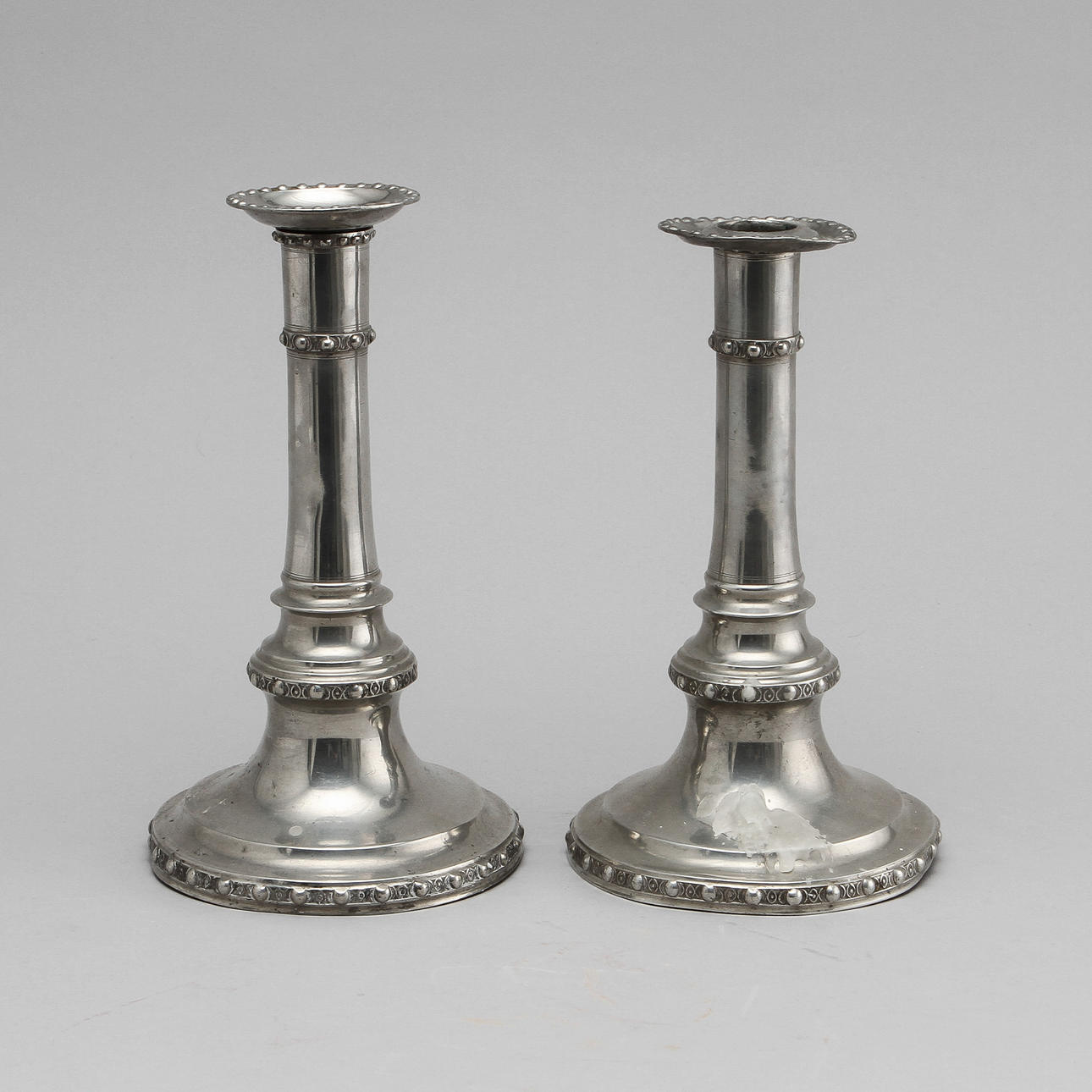 LJUSSTAKAR, ett par, tenn. Mästare Martin Moberg, Jönköping 1786.