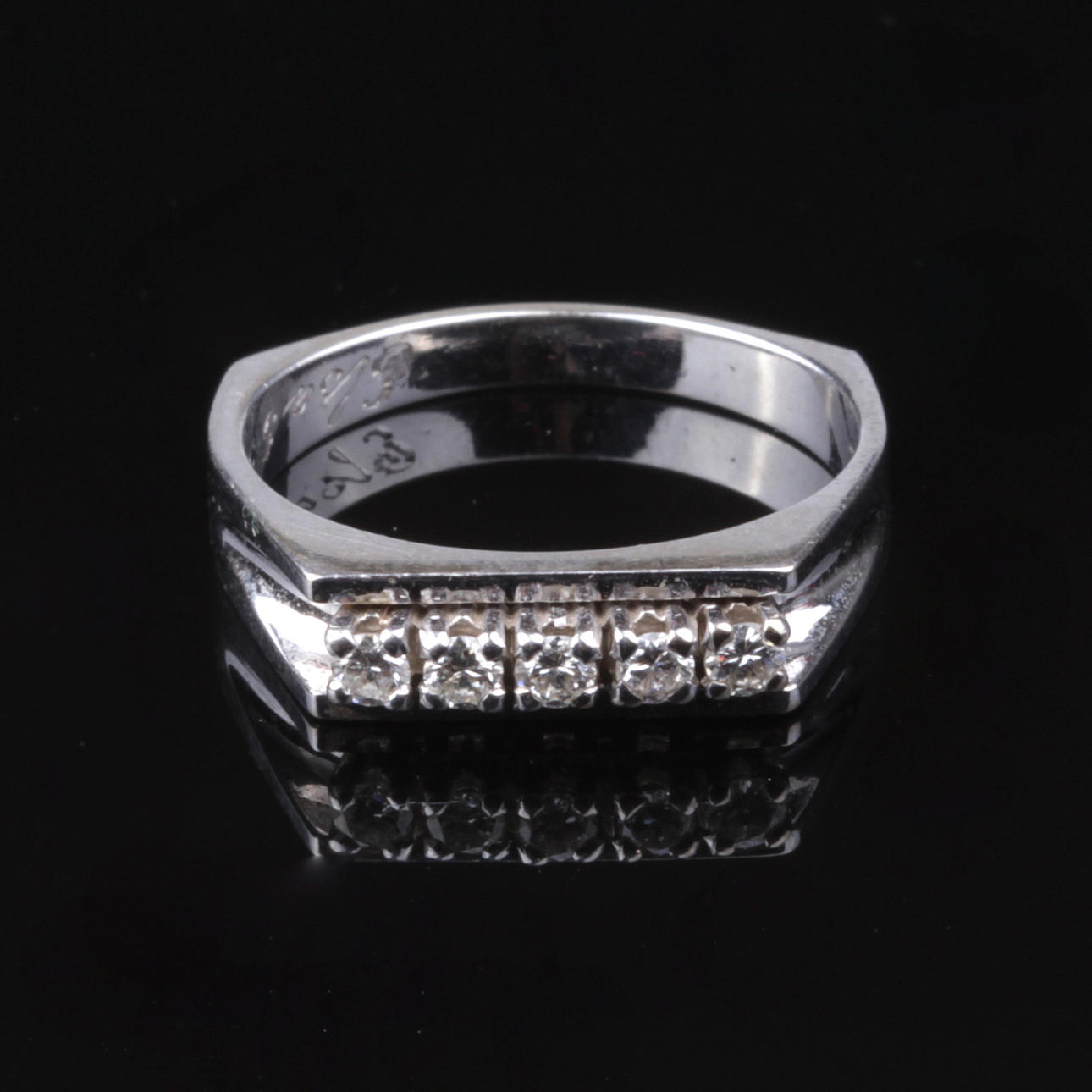 RING, med stenar, 18k vitguld, vikt ca 4,9 gram.