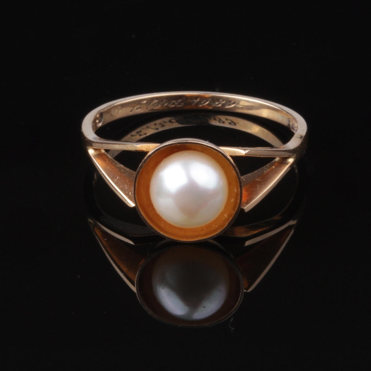 RING, med pärla, 18k guld, Ge-Kå Rolf Kaplan Ab, Stockhom, 1976, vikt ca 3,34 gram.