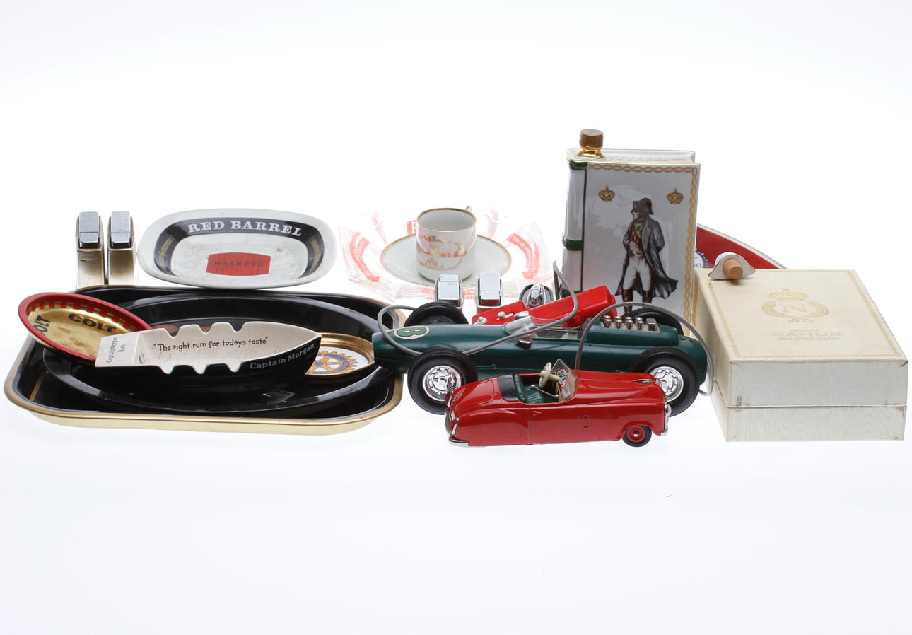 PARTI TOBAKIANA och LEKSAKSBILAR, ca 18 delar, bl.a. Schucco.