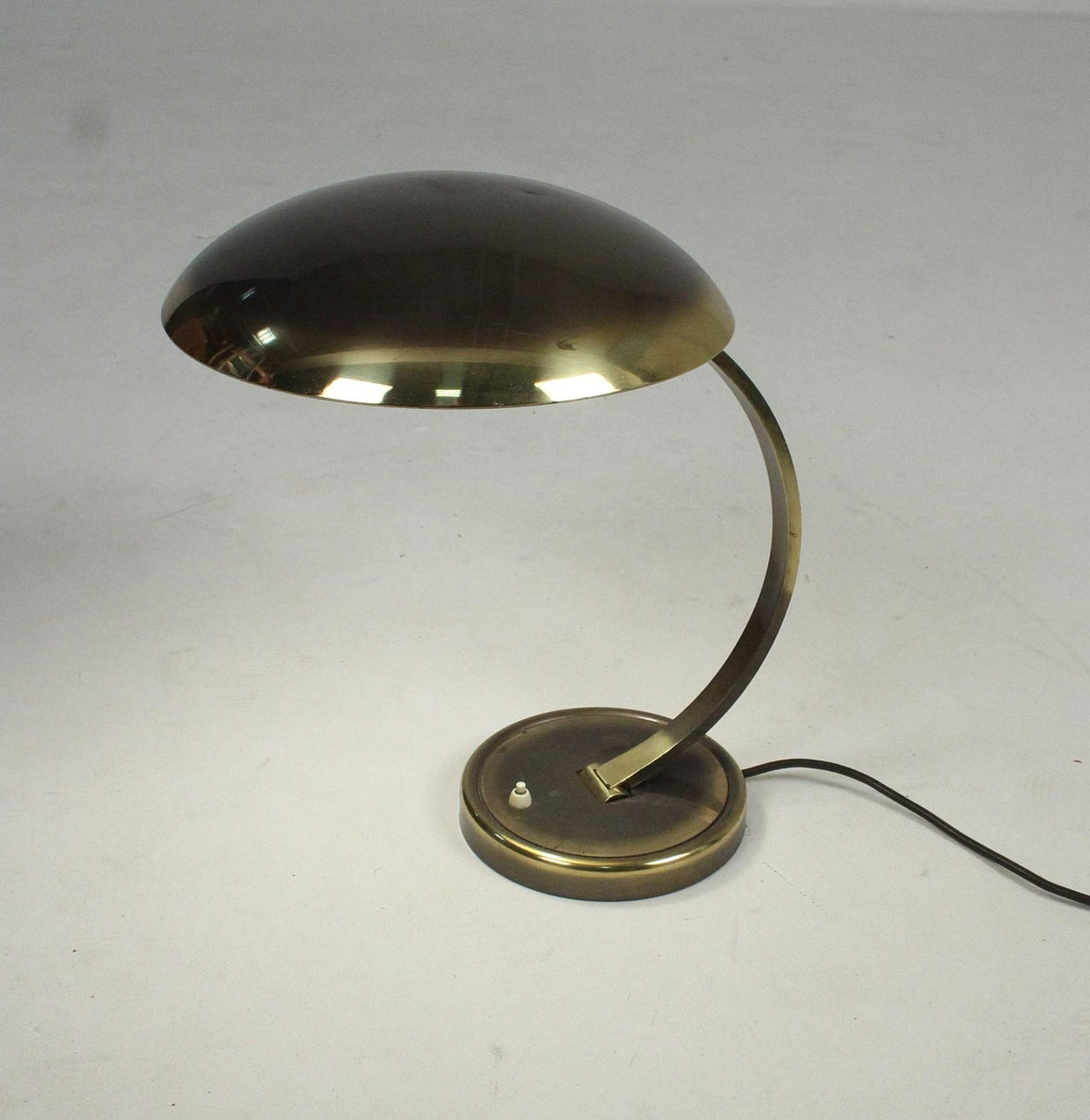 Desk lamp brass.