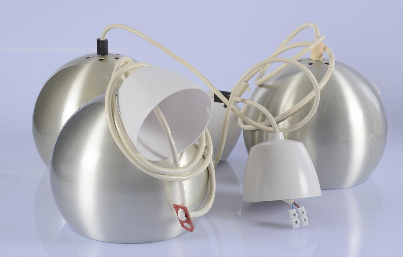 E.S HORN. Taklampor, mässing, 3 stycken.