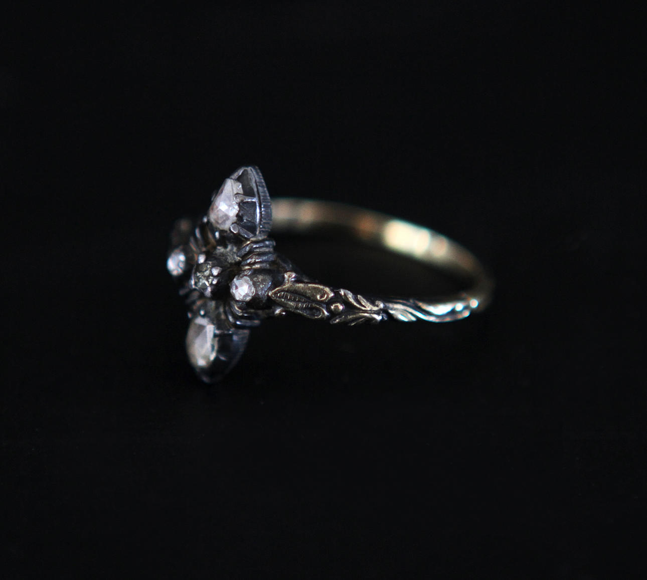 RING, 18k guld med 4st rosenstenar. 2,9 gram.