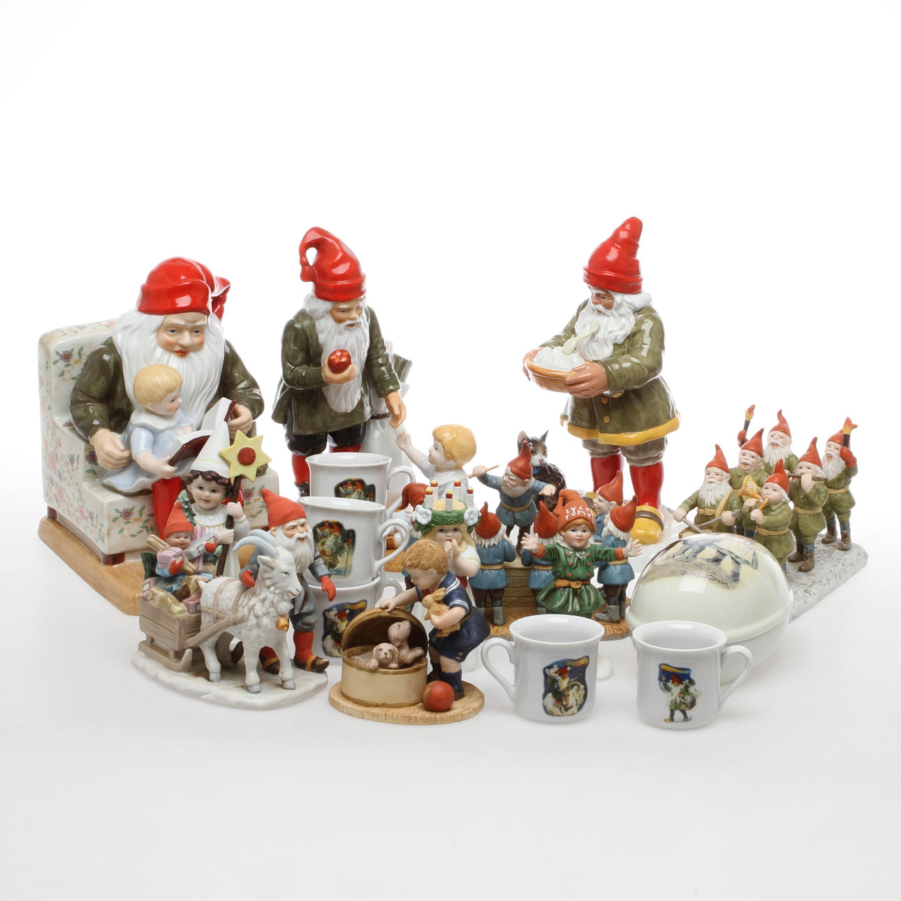 FIGURINER, DOSA samt KOPPAR ,17 delar, porslin, efter motiv av Jenny Nyström, Kalmar Läns Museum.