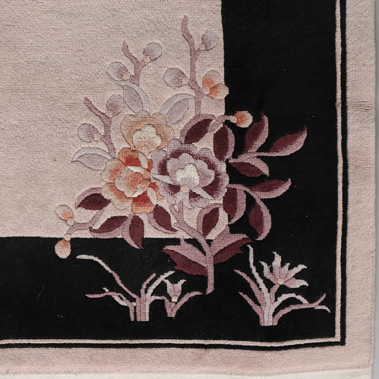 MATTOR. 4 st. Kina. Stiliserad dekor av fåglar/växter. 1900-talets andra hälft.