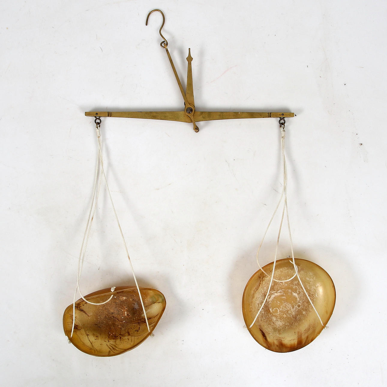 BALANCE SCALE, moderate, around 1900.