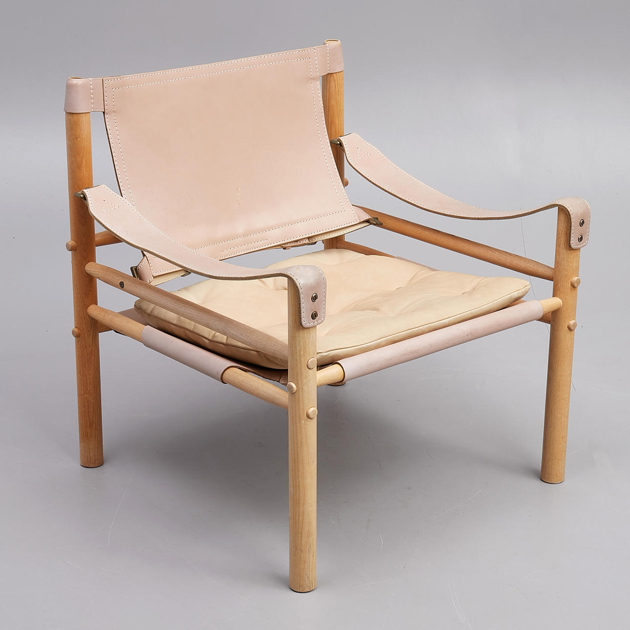 ARNE NORELL. Sessel, "Sirocco", Leder und Eiche.