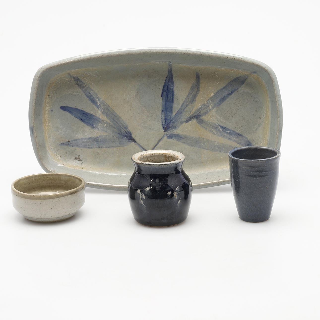 DIANA BURNETT. FIRE STYKKER STUDIO KERMARI STENStøj.