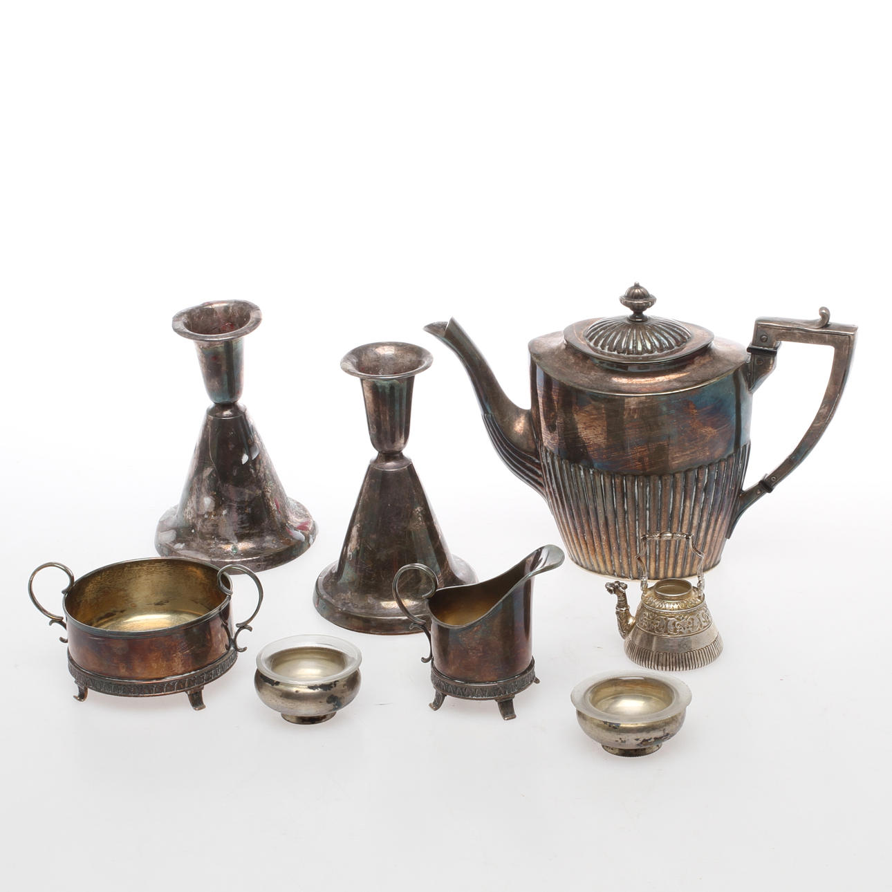 PARTI SILVER, 8 delar, bland annat mockakanna, ljusstakar, saltkar, 1900-tal.