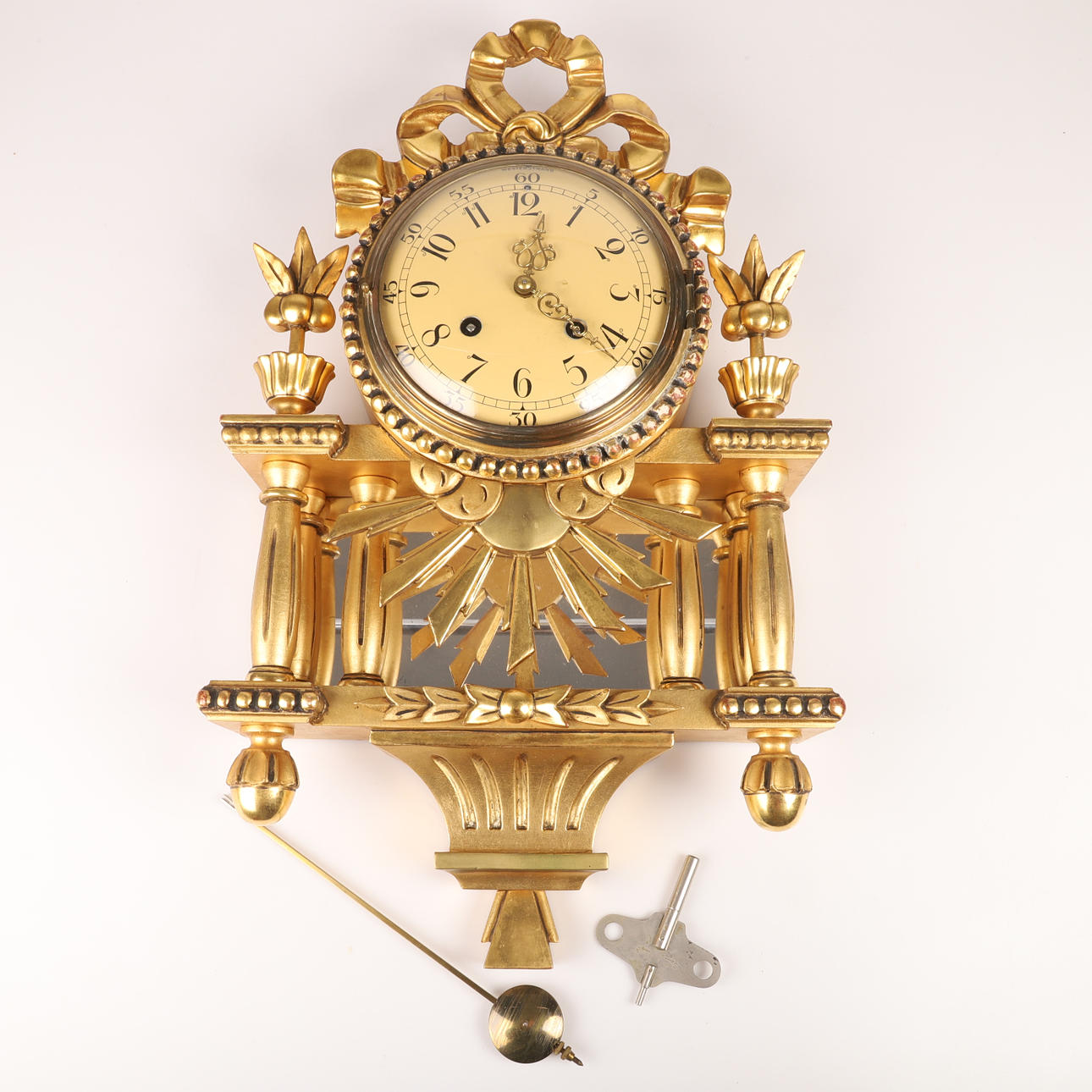 VÄGGPENDYL, förgyllt trä, gustaviansk stil.