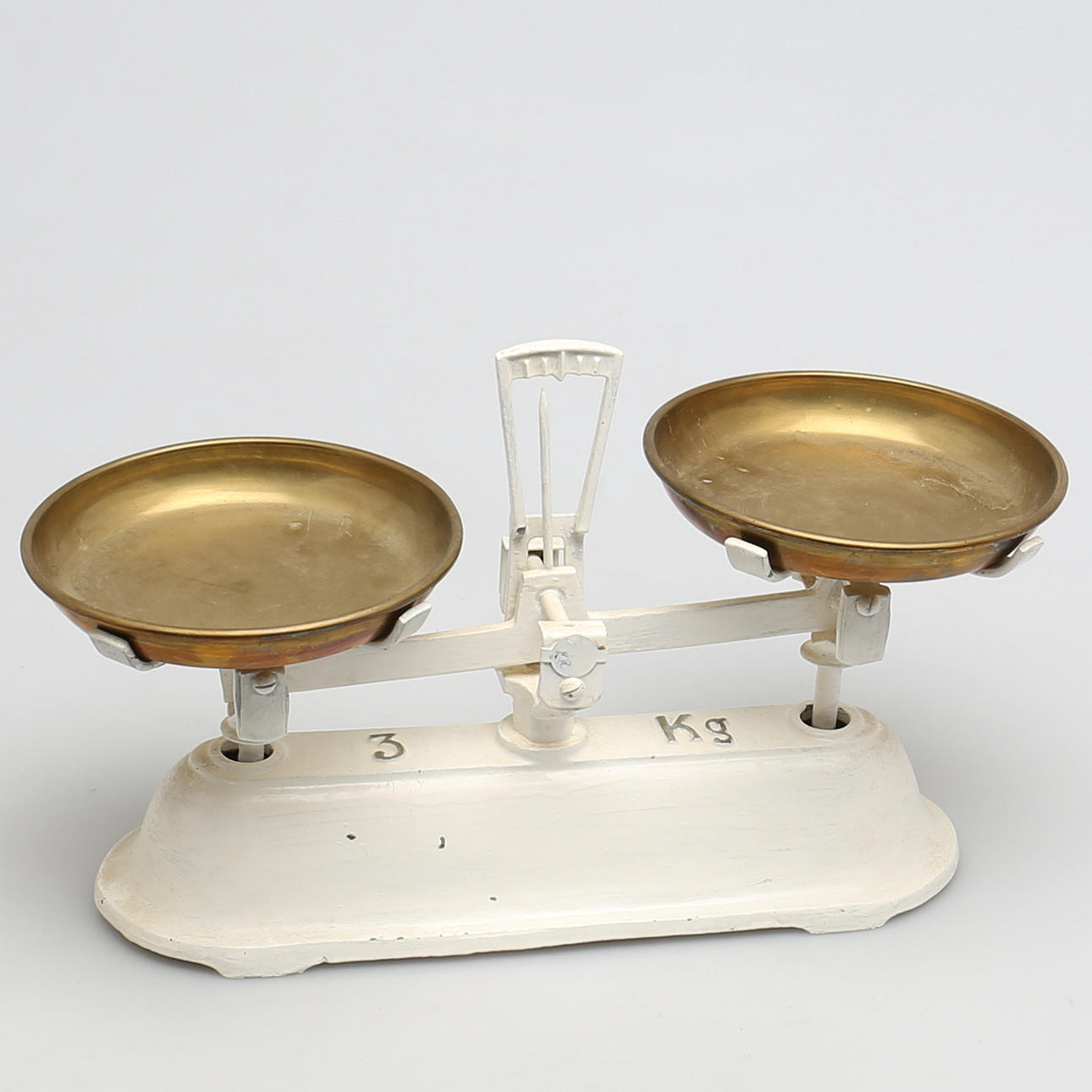 HUSHÅLLSVÅG i järn. 3 kg.