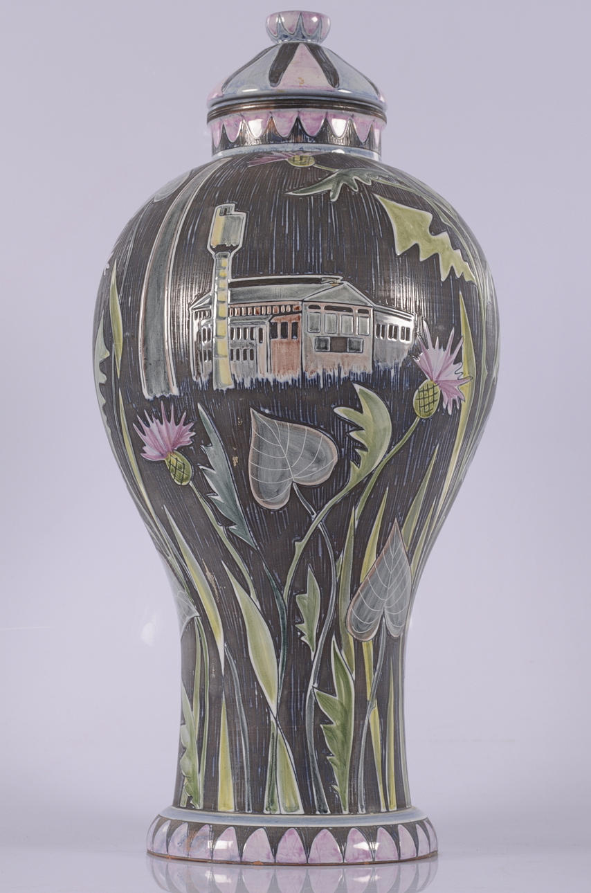 OLLE LARSSON. Prakturna med lock, Laholmskeramik.