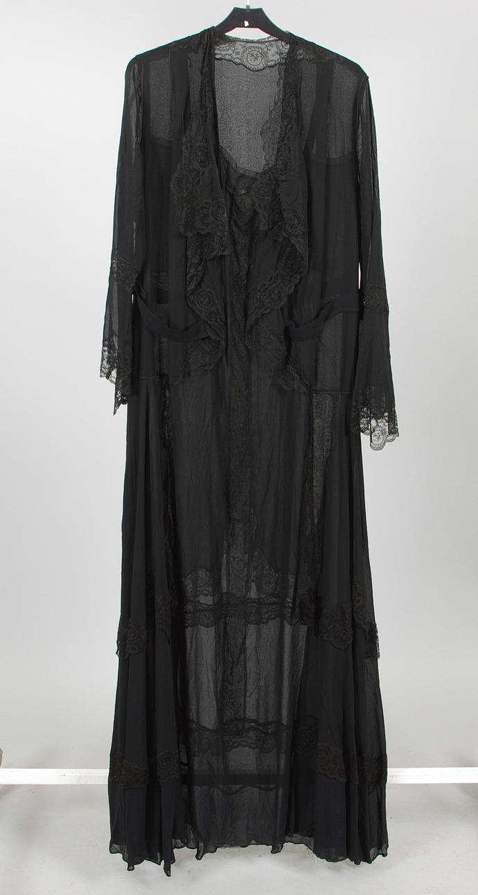 KLÄNNING, sekelskiftet 1800/1900.