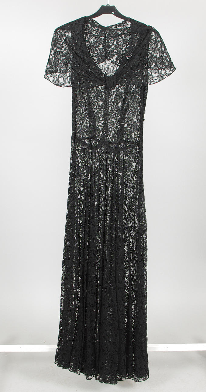 KLÄNNING, sekelskiftet 1800/1900.